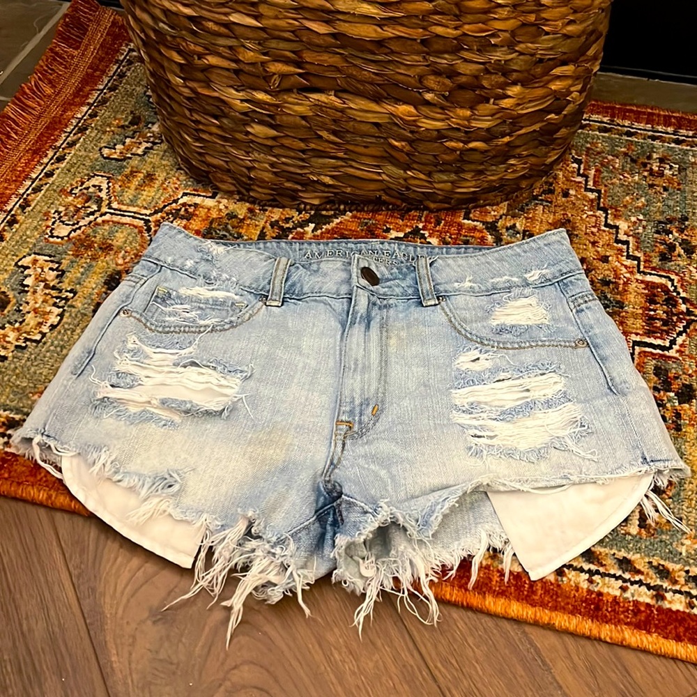 American eagle distressed daisy duke denim shorts